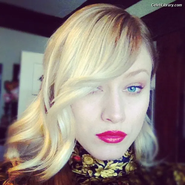Olivia Taylor Dudley photo 9 of 290