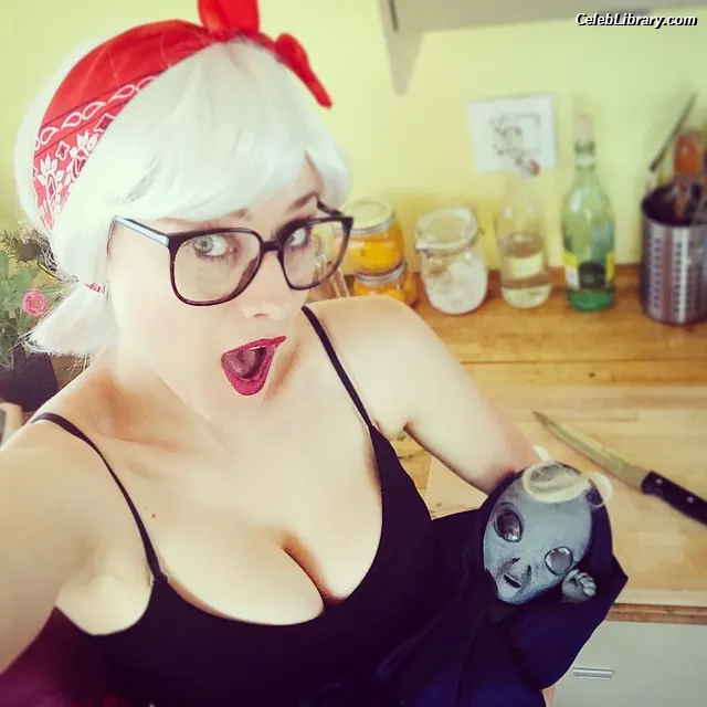 Olivia Taylor Dudley photo 5 of 290