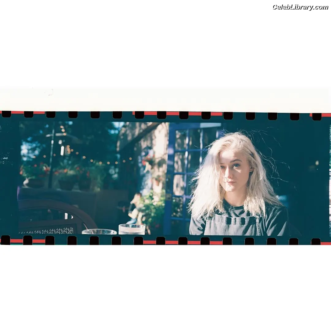 Olivia Taylor Dudley photo 23 of 290