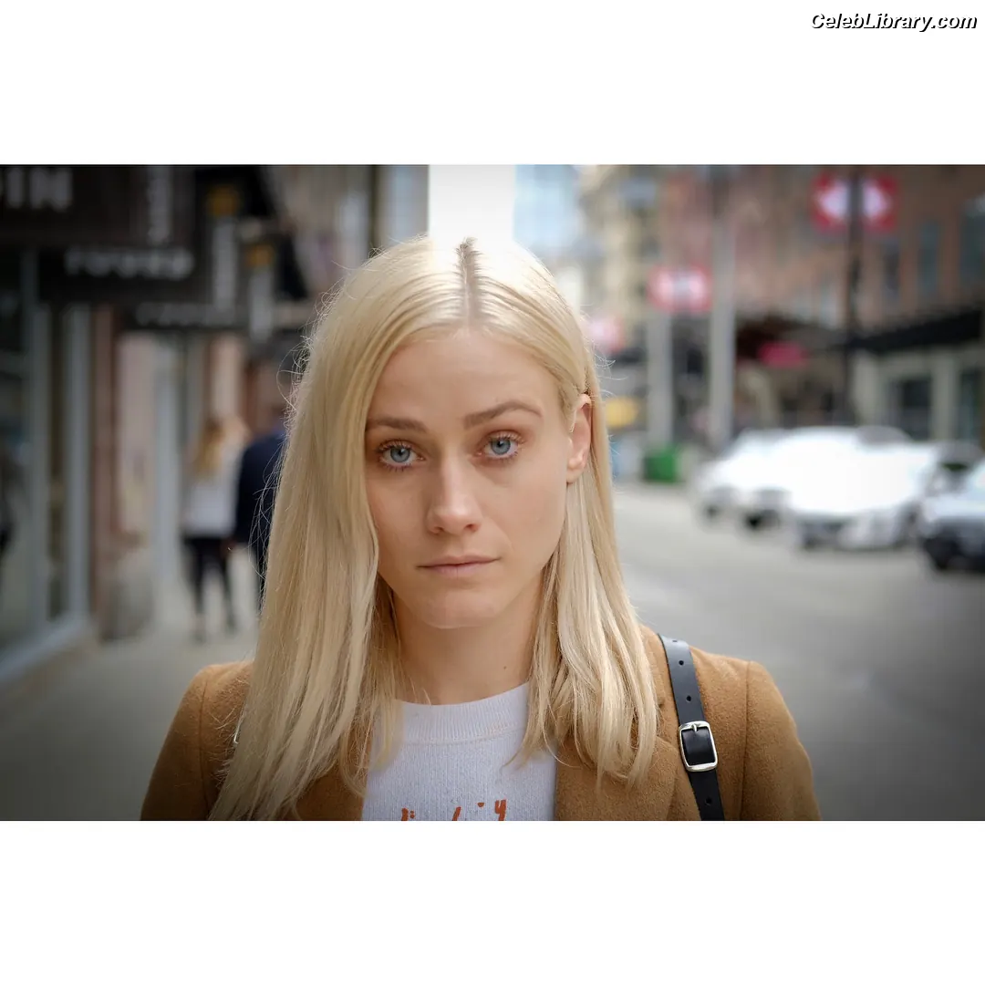 Olivia Taylor Dudley photo 24 of 290