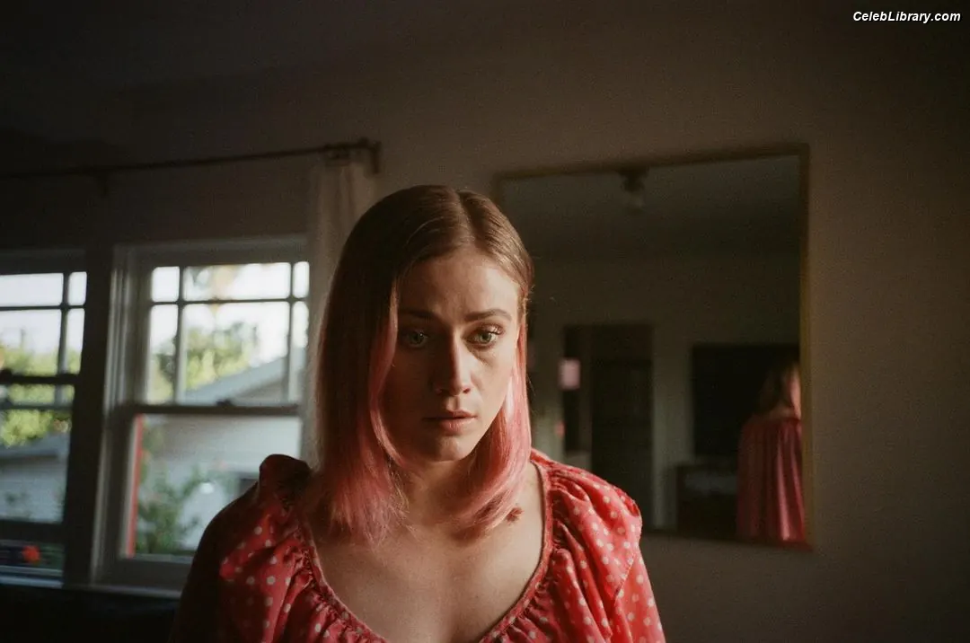 Olivia Taylor Dudley photo 6 of 290