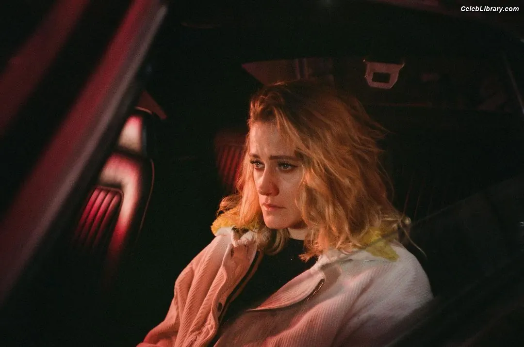 Olivia Taylor Dudley photo 8 of 290
