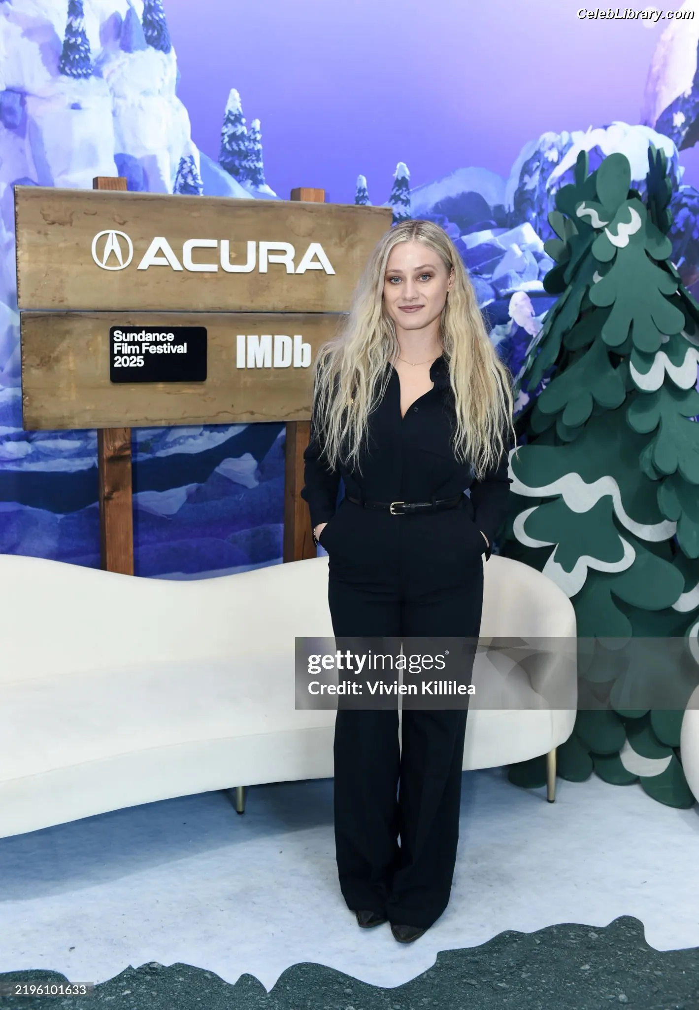 Olivia Taylor Dudley photo 15 of 290