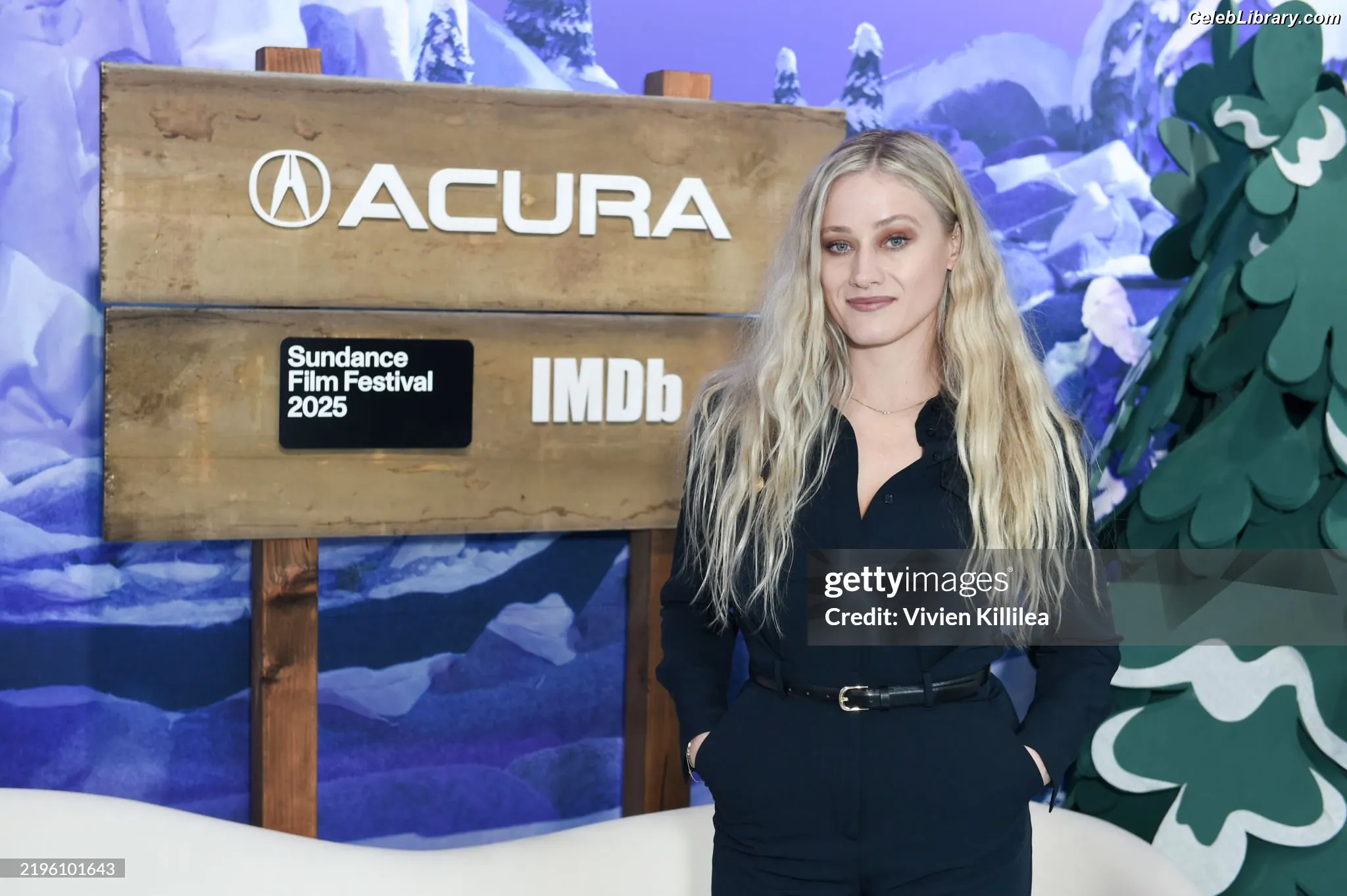 Olivia Taylor Dudley photo 18 of 290