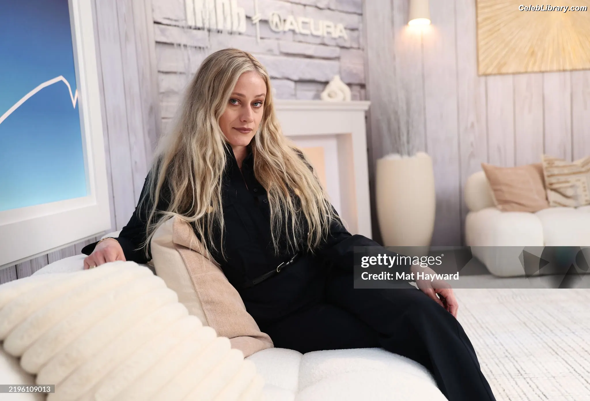 Olivia Taylor Dudley photo 22 of 290