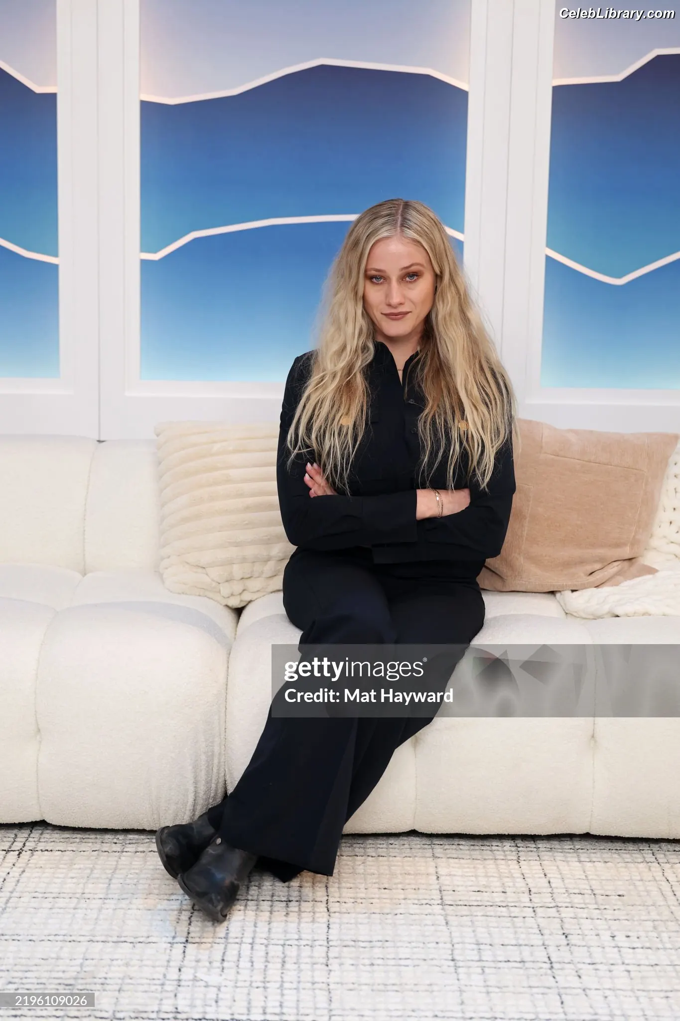 Olivia Taylor Dudley photo 2 of 290