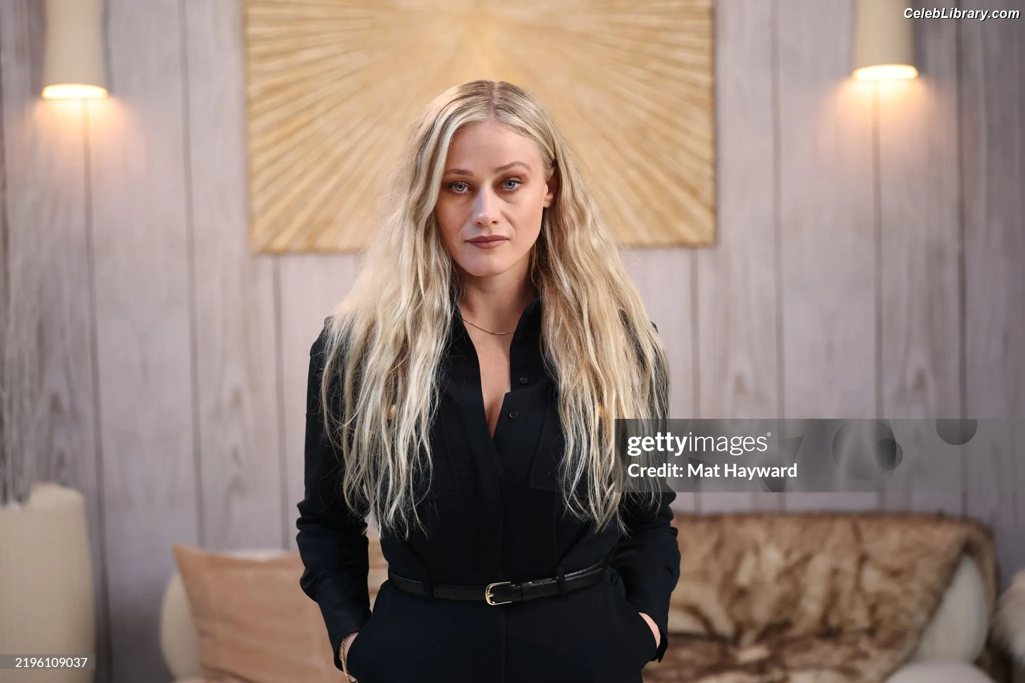 Olivia Taylor Dudley photo 6 of 290