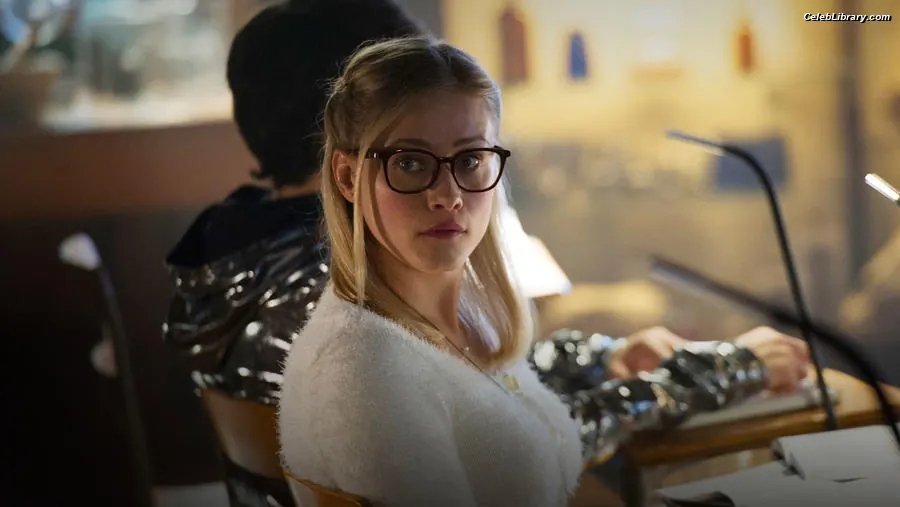 Olivia Taylor Dudley photo 7 of 290