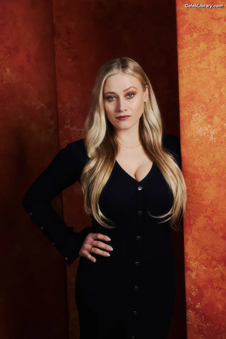 Olivia Taylor Dudley photo 18 of 290