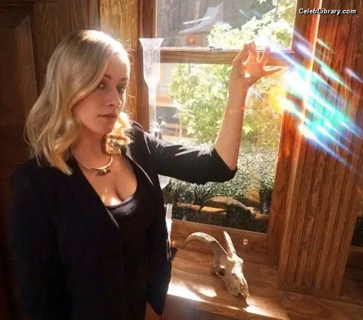 Olivia Taylor Dudley photo 23 of 290