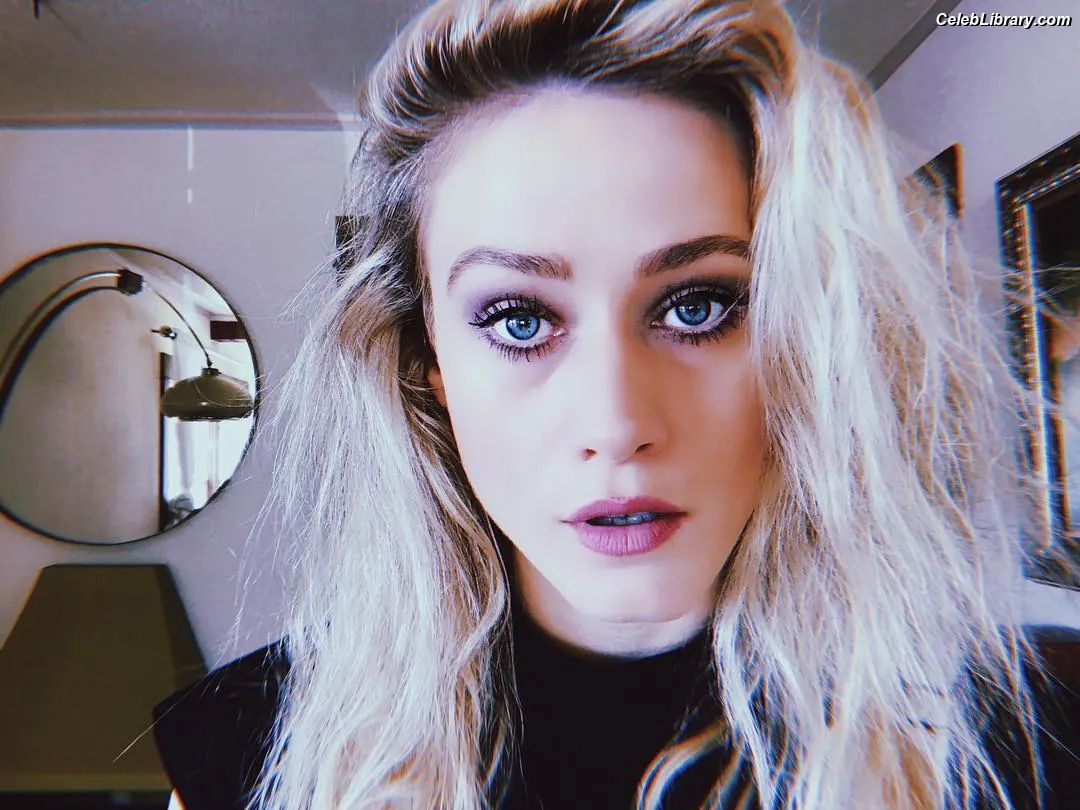 Olivia Taylor Dudley photo 24 of 290