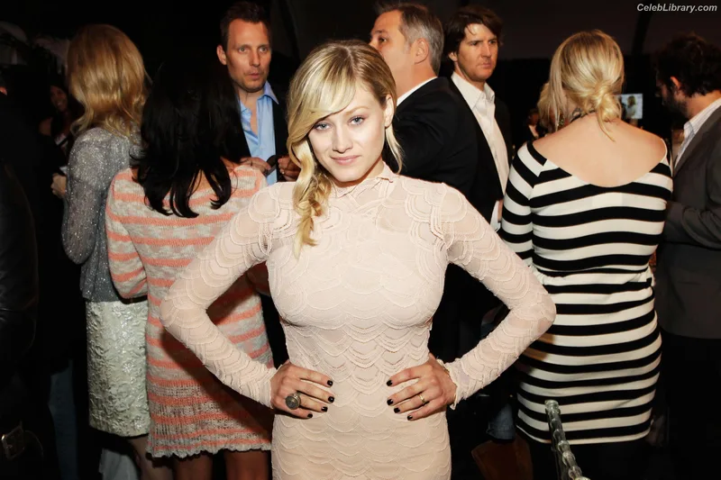Olivia Taylor Dudley photo 6 of 285
