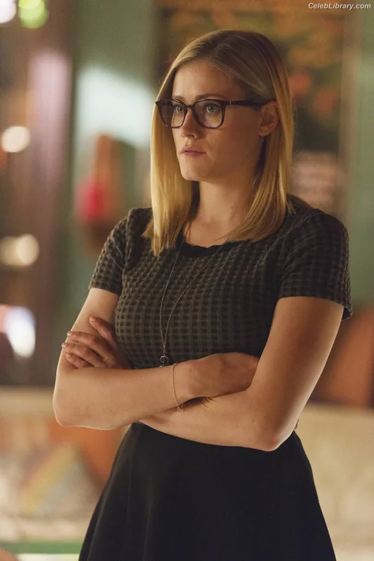 Olivia Taylor Dudley photo 8 of 285