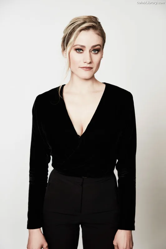 Olivia Taylor Dudley photo 13 of 285