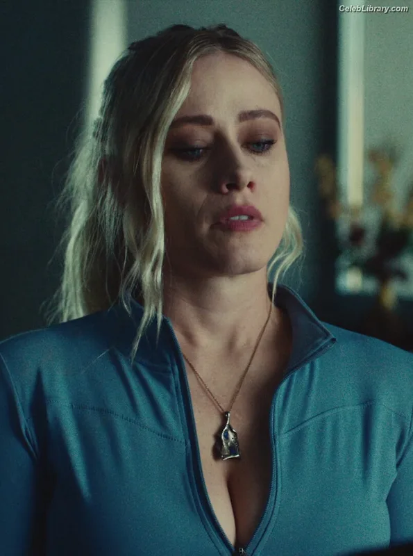Olivia Taylor Dudley photo 5 of 285