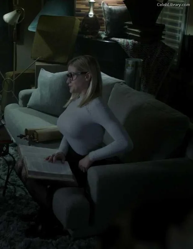 Olivia Taylor Dudley photo 17 of 285