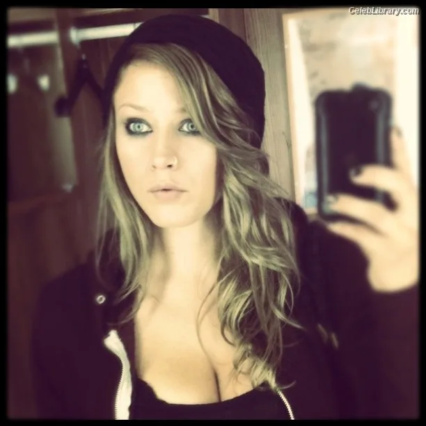 Olivia Taylor Dudley photo 23 of 285