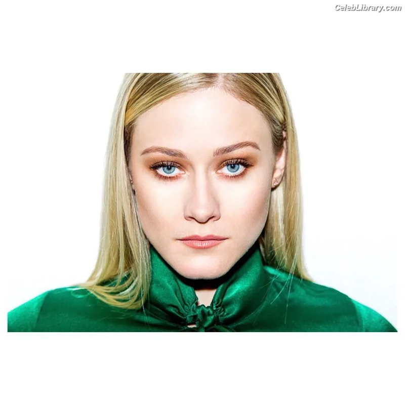 Olivia Taylor Dudley photo 2 of 285