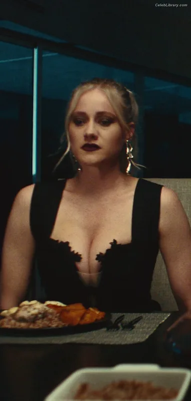 Olivia Taylor Dudley photo 5 of 285
