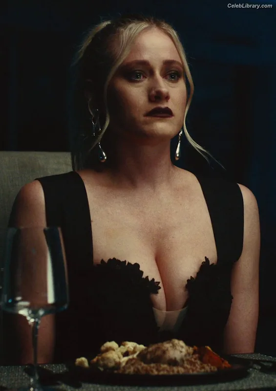 Olivia Taylor Dudley photo 8 of 285