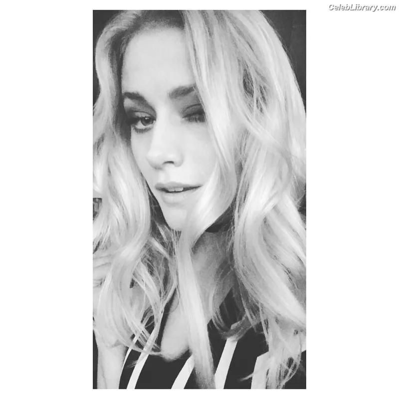 Olivia Taylor Dudley photo 11 of 285