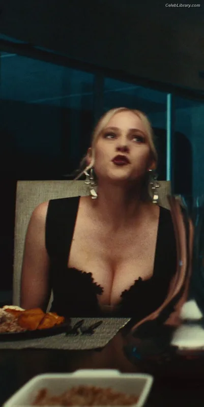 Olivia Taylor Dudley photo 13 of 285