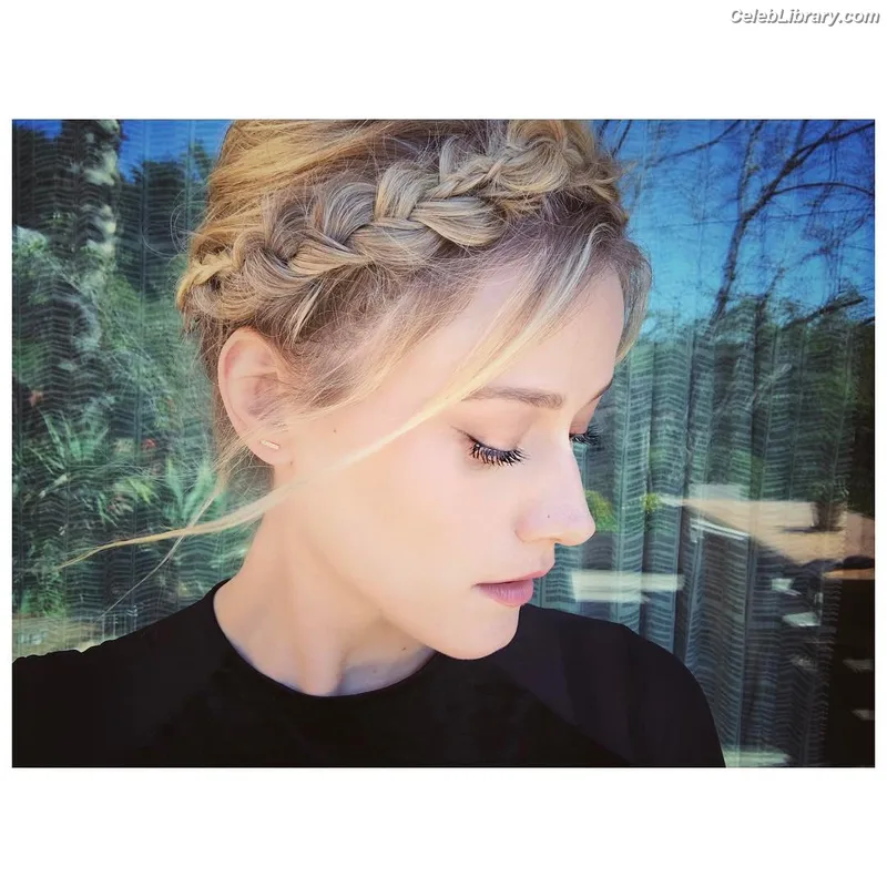 Olivia Taylor Dudley photo 17 of 285
