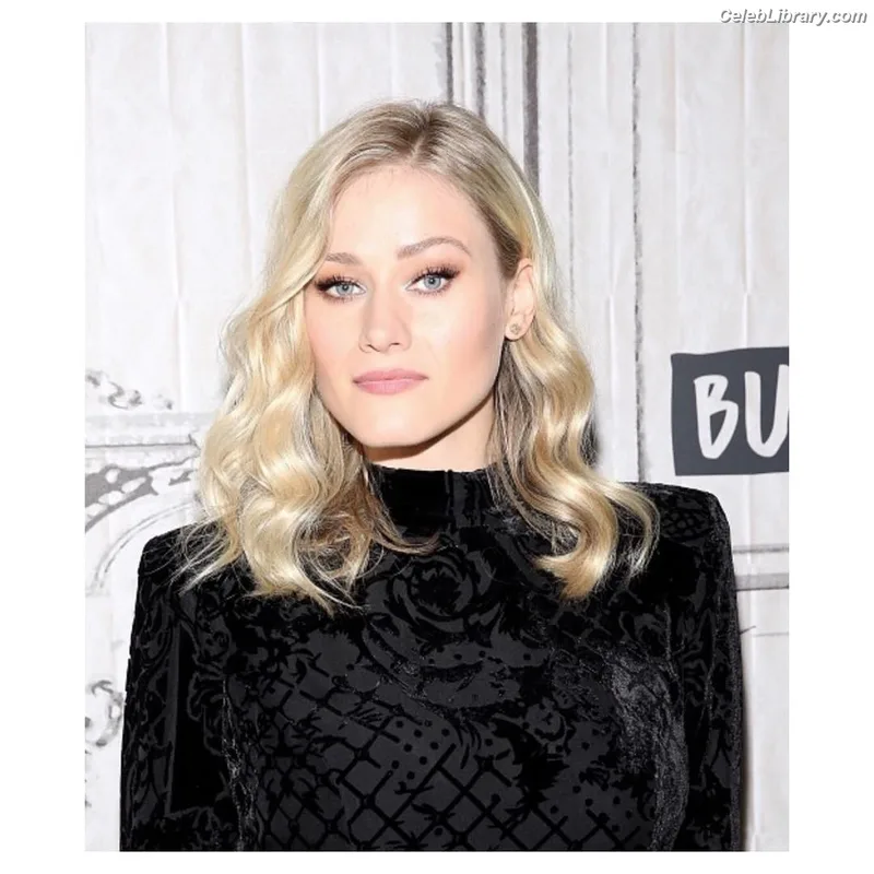 Olivia Taylor Dudley photo 22 of 285