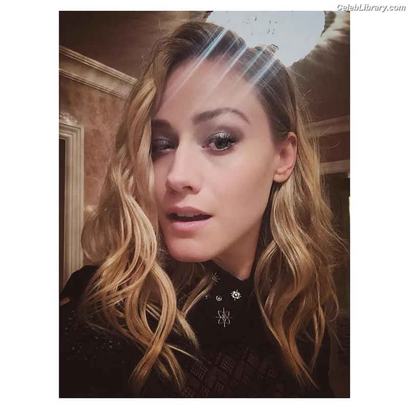 Olivia Taylor Dudley photo 1 of 285