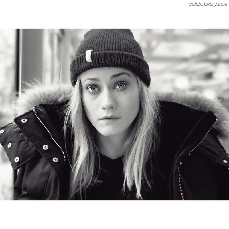 Olivia Taylor Dudley photo 8 of 285