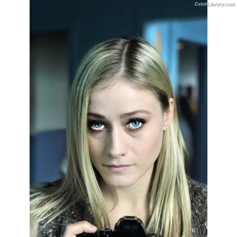 Olivia Taylor Dudley photo 16 of 285