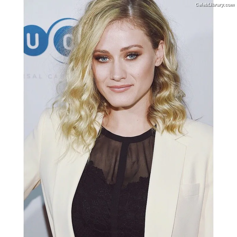 Olivia Taylor Dudley photo 19 of 285
