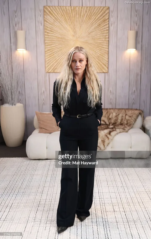 Olivia Taylor Dudley photo 1 of 285