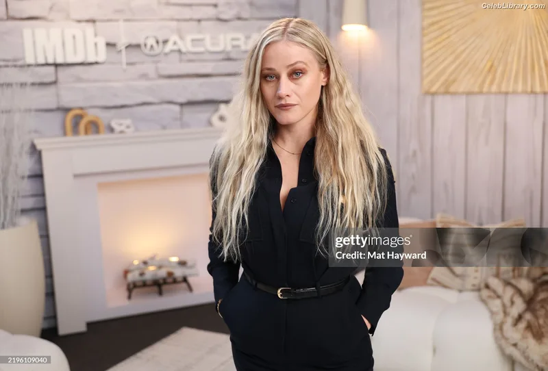 Olivia Taylor Dudley photo 2 of 285