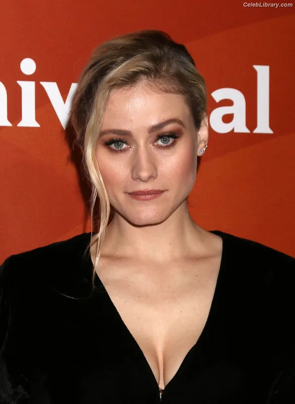 Olivia Taylor Dudley photo 3 of 285