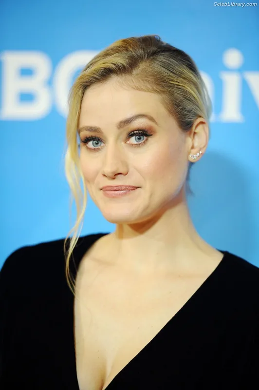Olivia Taylor Dudley photo 4 of 285