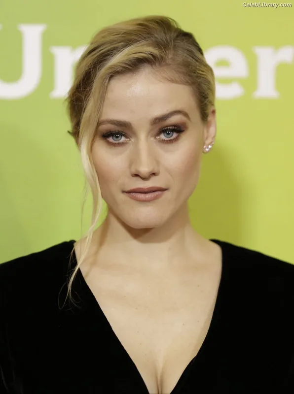 Olivia Taylor Dudley photo 6 of 285