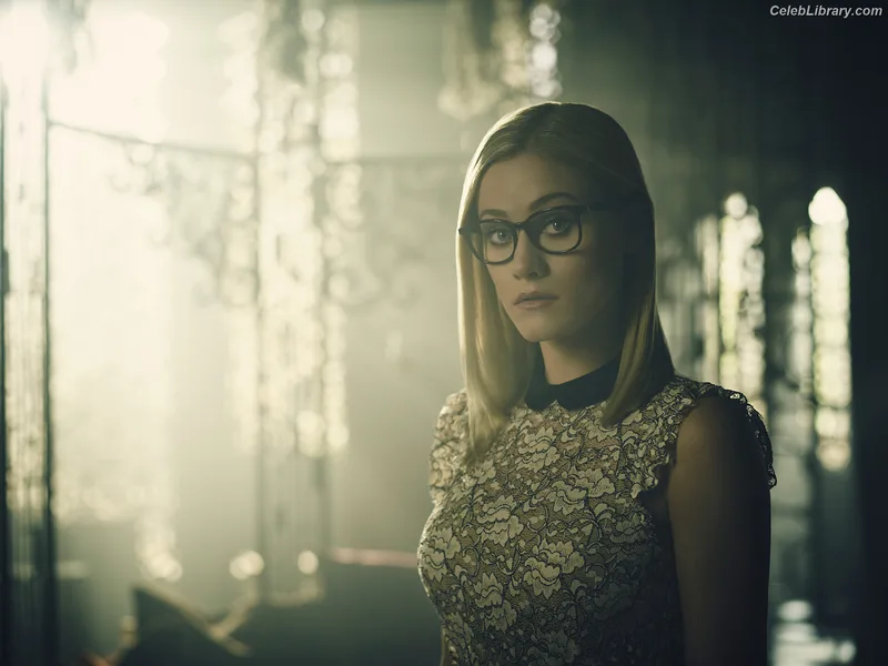 Olivia Taylor Dudley photo 9 of 285