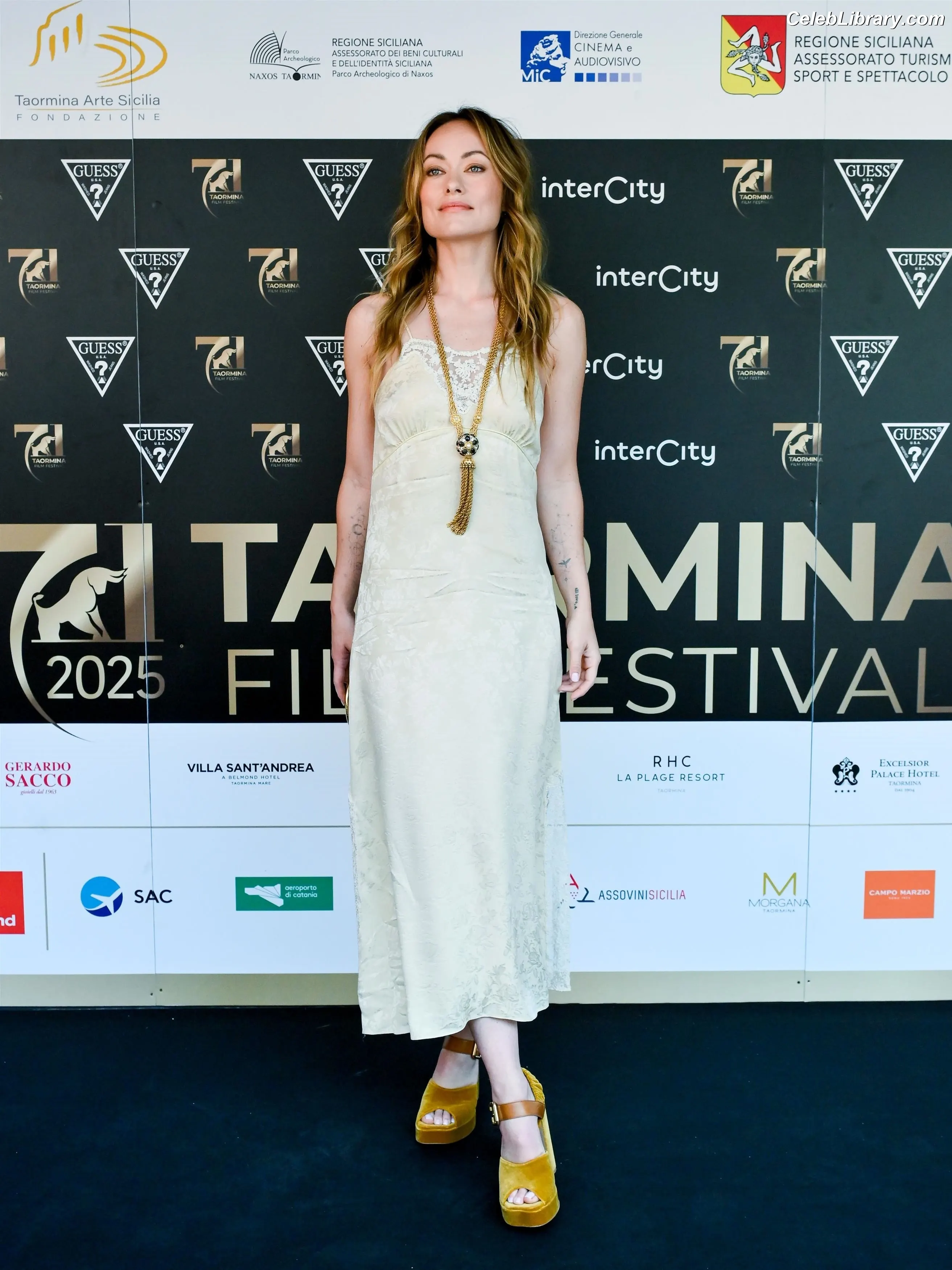 Olivia Wilde photo 19 of 1242
