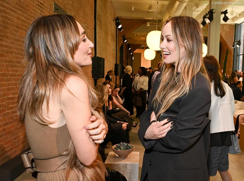 Olivia Wilde photo 4 of 1242