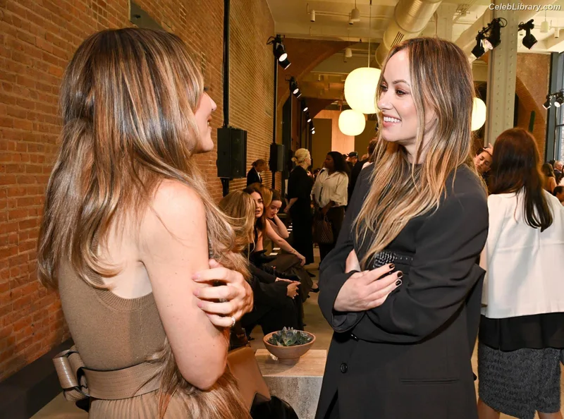 Olivia Wilde photo 9 of 1242