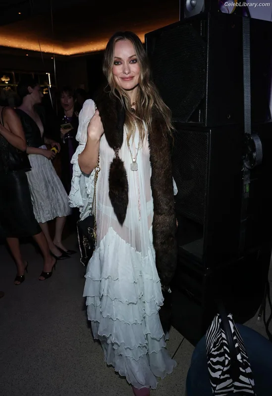 Olivia Wilde photo 1 of 1242