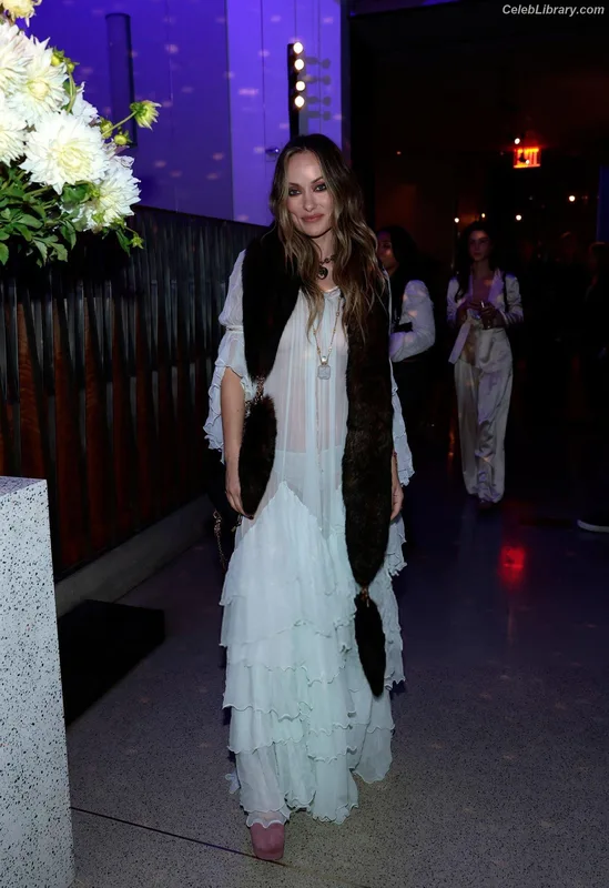 Olivia Wilde photo 3 of 1242