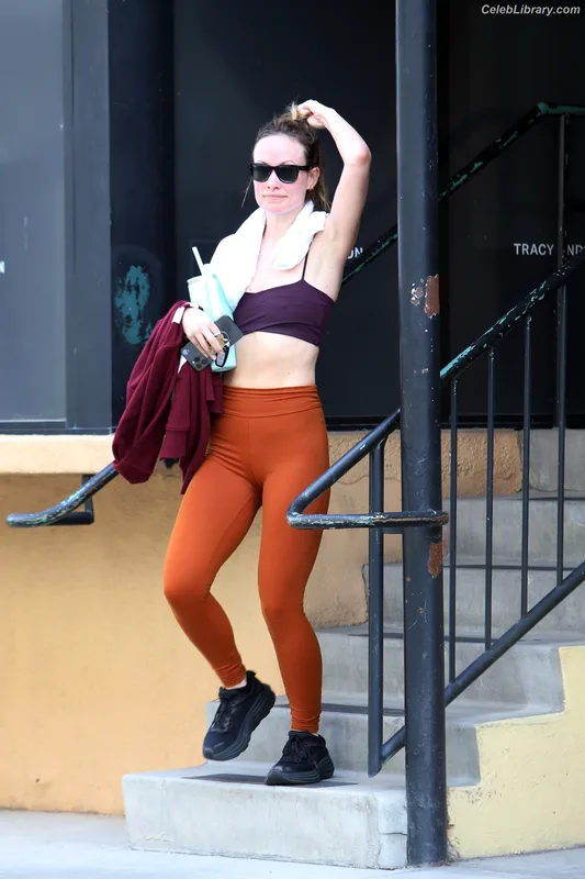 Olivia Wilde photo 1 of 1242