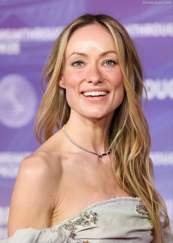 Olivia Wilde photo 1 of 1242