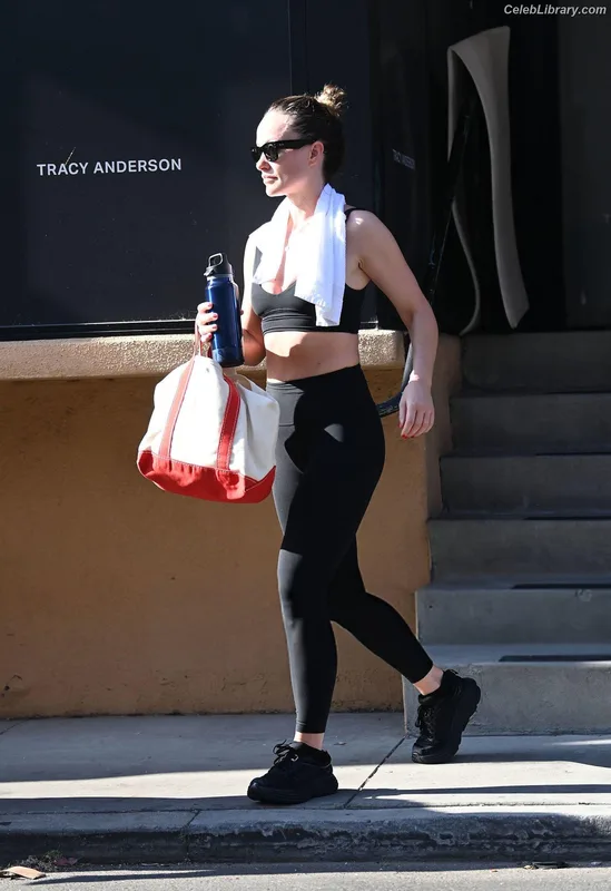 Olivia Wilde photo 5 of 1242