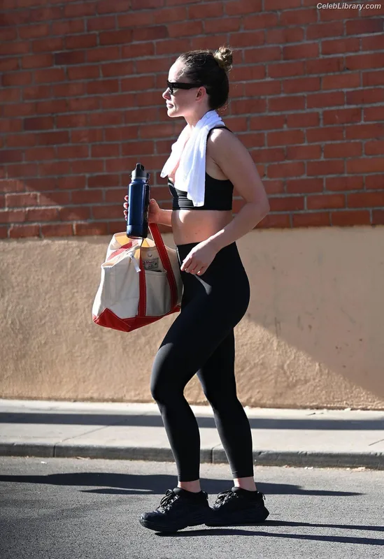 Olivia Wilde photo 7 of 1242