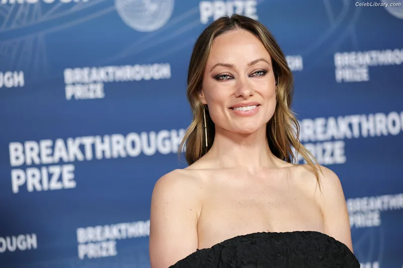 Olivia Wilde photo 4 of 1242