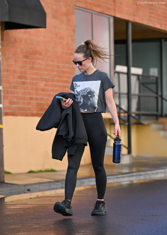 Olivia Wilde photo 19 of 1242