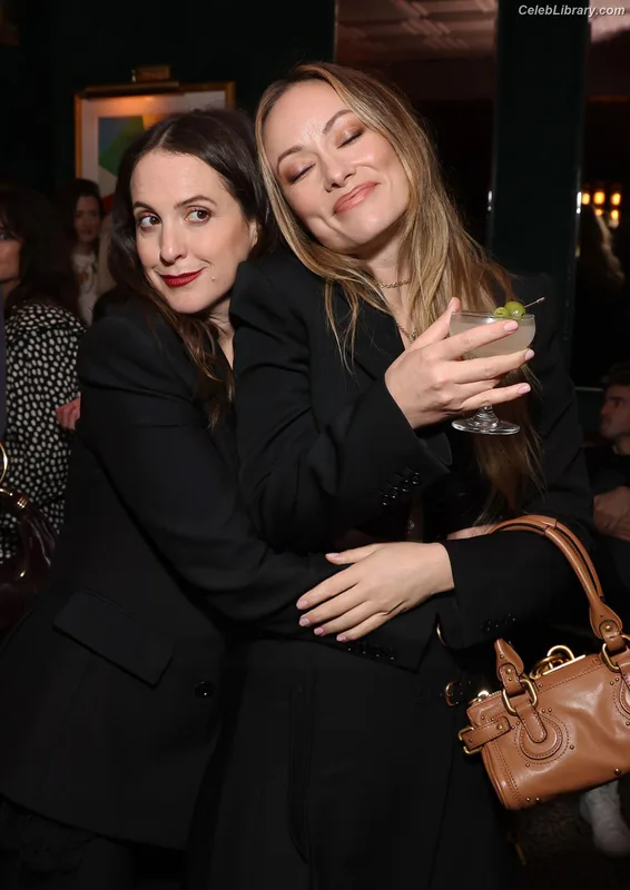 Olivia Wilde photo 3 of 1242